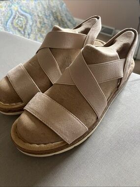 VJH Confort Women's Light Beige Suede Elastic Crisscross Sandals